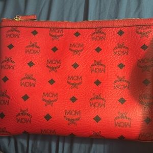 Red Mcm!!